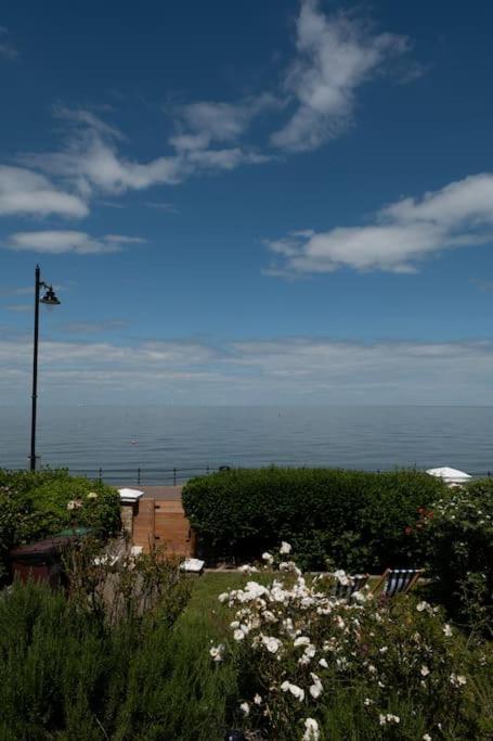 Stylish Beachfront Bolthole With Stunning Sea Views And Luxury Touches Herne Bay Exterior foto